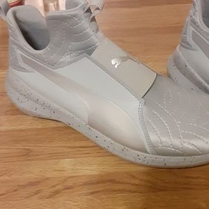 Never worn Puma tennis shoes